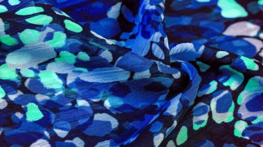 Dokulu tasarım, ipek kumaş, kadın eşarp, beyaz pembe kırmızı kaş