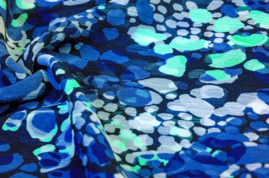 Dokulu tasarım, ipek kumaş, kadın eşarp, beyaz pembe kırmızı kaş