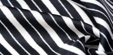  ipek çizgili kumaş. Siyah ve beyaz çizgiler. Bu güzel, s