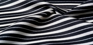  ipek çizgili kumaş. Siyah ve beyaz çizgiler. Bu güzel, s