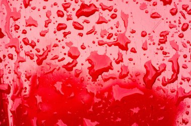 yaz yağmuru, araba boyasu su damlaları. küçük bir yuvarlak veya p