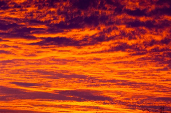 Textur mönster moln vid Sunrise Sunset den skenbara massan av co — Stockfoto