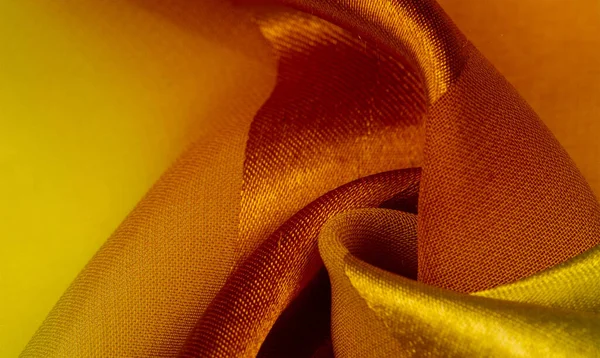 Tekstur, latar belakang, kain bergaris-garis kuning dengan logam — Stok Foto