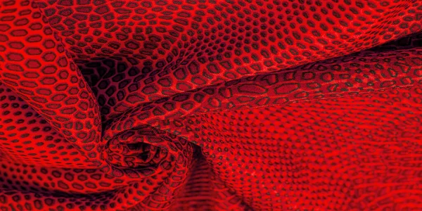 Kırmızı ipek kumaş, hayvan derisi. Tüm projeler yeni ve tasarlanmış — Stok fotoğraf