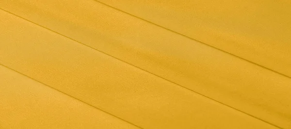 Textura de fondo, patrón. Tela de seda amarilla. Un fa muy ligero —  Fotos de Stock