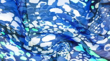 Dokulu tasarım, ipek kumaş, kadın eşarp, beyaz pembe kırmızı kaş