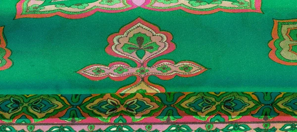 质地，背景，多彩的丝绸面料与图案 — 图库照片
