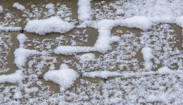 Wir bekamen den ersten Schnee der Saison in der Nacht und staubten — Stockfoto