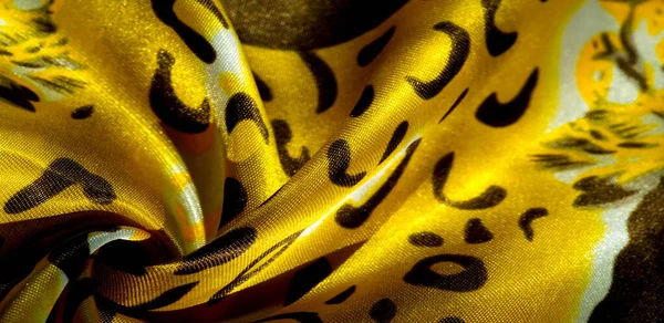 Текстура, рисунок, фон. шелковая ткань леопарда. Экранная печать — стоковое фото
