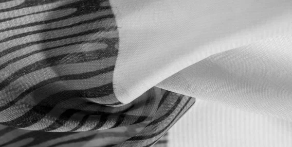 Текстура, фон, візерунок, шпалери. Чорно-біла шовкова тканина — стокове фото
