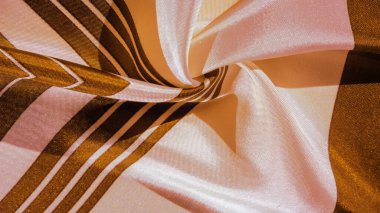 Doku, arka plan, sarı çizgili desenli ipek kumaş. 