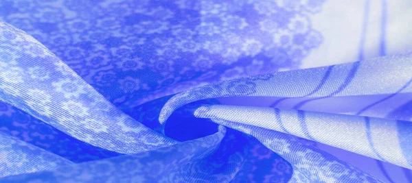 Texture, pattern, tessuto di seta blu su sfondo bianco, fiore — Foto Stock