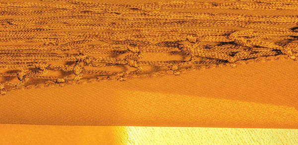 Háttér textúra selyem szövet. Ez egy természetes sárga heg — Stock Fotó