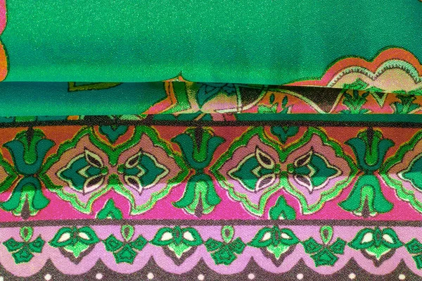 Textura, fondo, tela de seda multicolor con un patrón de — Foto de Stock