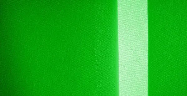 Una foto. Textura, fondo. Tela de seda verde esmeralda. Este yo. — Foto de Stock