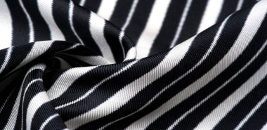  ipek çizgili kumaş. Siyah ve beyaz çizgiler. Bu güzel, s