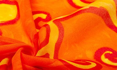 doku ipek, boyalı sarı çiçekler ile kumaş kırmızı arka plan 