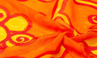 doku ipek, boyalı sarı çiçekler ile kumaş kırmızı arka plan 