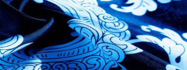 doku, arka plan, monogram desenli siyah ipek kumaş E