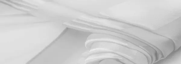 Υφή, φόντο, λευκό μετάξι ριγέ ύφασμα με ένα μεταλλικό s — Φωτογραφία Αρχείου
