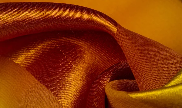 Textur, bakgrund, gult sidenrandigt tyg med metallisk — Stockfoto