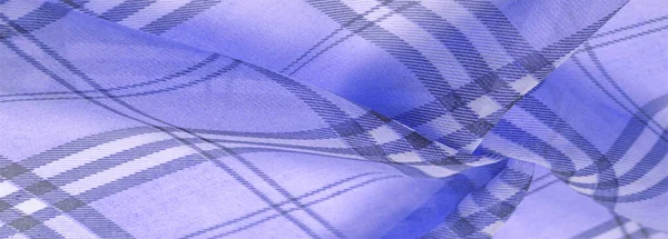 Seda, tela lila (azul bebé), fondo de pantalla a cuadros en una jaula ta — Foto de Stock