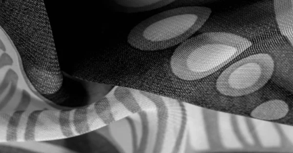 Textuur, achtergrond, patroon, behang. Zwart witte zijde stof — Stockfoto