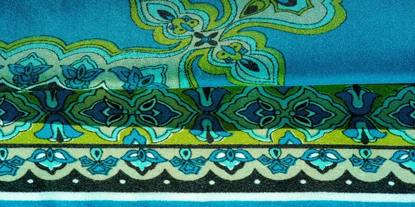 质地，背景，多彩的丝绸面料与图案 — 图库照片