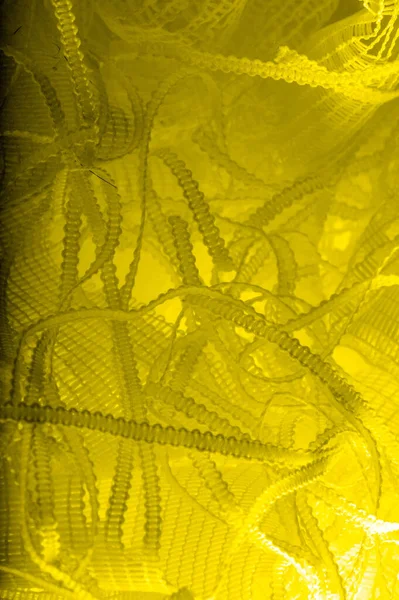 Textura, fondo, patrón. tul amarillo. Con un diseño sencillo — Foto de Stock