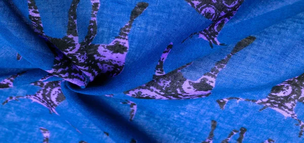 Textura, fundo, tecido de algodão de cor azul com uma impressão de — Fotografia de Stock