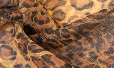 doku, ipek kumaş, leopar deri, kahverengi-sarı siyah tonları,