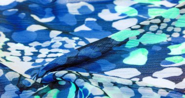 Dokulu tasarım, ipek kumaş, kadın eşarp, beyaz pembe kırmızı kaş