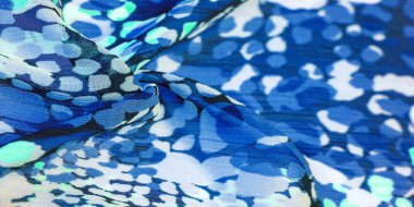 Dokulu tasarım, ipek kumaş, kadın eşarp, beyaz pembe kırmızı kaş