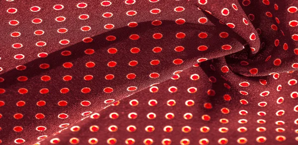 Latar belakang tekstur, pola, kain sutra merah dengan titik-titik polka merah — Stok Foto
