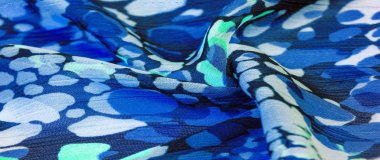 Dokulu tasarım, ipek kumaş, kadın eşarp, beyaz pembe kırmızı kaş