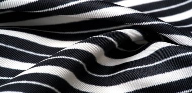  ipek çizgili kumaş. Siyah ve beyaz çizgiler. Bu güzel, s