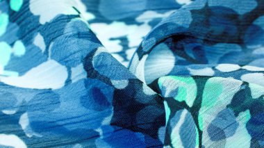 Dokulu tasarım, ipek kumaş, kadın eşarp, beyaz pembe kırmızı kaş