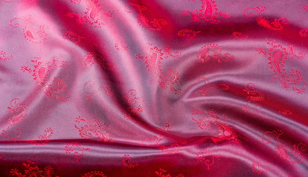 Textura, tela, seda roja con patrón paisley. Esta hermosa p — Foto de Stock