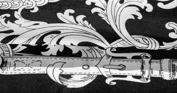 Tekstur, latar belakang, kain sutra hitam dengan pola monogram E — Stok Foto