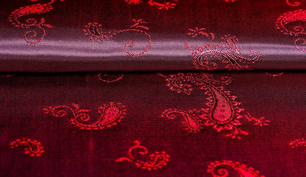 Textura, tecido, seda vermelha com padrão paisley. Esta bela p — Fotografia de Stock