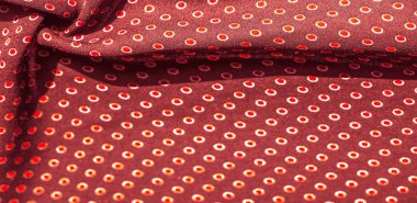 Doku arka plan, desen, kırmızı polka noktaları ile kırmızı ipek kumaş