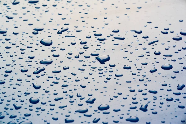 Summer rain, drops of water on the car paint. a small round or p — Stock Photo, Image
