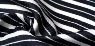  ipek çizgili kumaş. Siyah ve beyaz çizgiler. Bu güzel, s