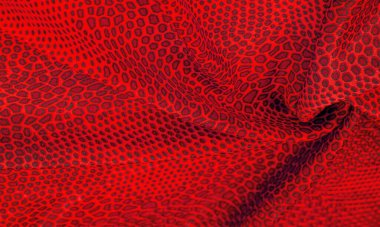 kırmızı ipek kumaş, hayvan derisi. Tüm projeler yeni ve tasarlanmış 