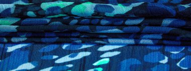 Dokulu tasarım, ipek kumaş, kadın eşarp, beyaz pembe kırmızı kaş