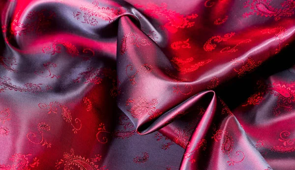 Текстура, ткань, красный шелк с рисунком из пейсли. Эта красивая p — стоковое фото