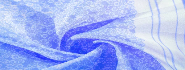 Texture, pattern, tessuto di seta blu su sfondo bianco, fiore — Foto Stock