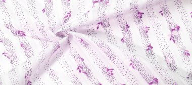 Doku arka planı, kadın şal. beyaz bir bac sarı çiçekler