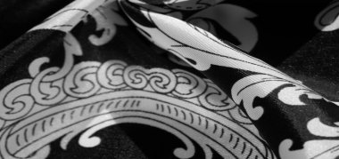 doku, arka plan, monogram desenli siyah ipek kumaş E