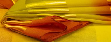 Doku, arka plan, metalik bir sarı ipek çizgili kumaş 